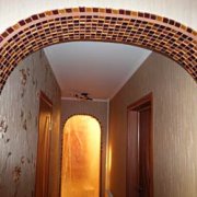 Décorer une arche avec une mosaïque: comment se faire soi-même