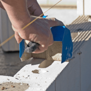 La construction de murs en blocs de mousse selon toutes les règles