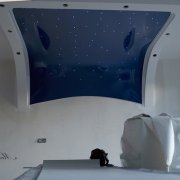 Plafond tendu sur le mur: caractéristiques d'installation