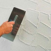 Quel mastic est le meilleur pour les murs: les bases de choix pour la décoration intérieure