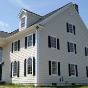 Peinture pour la façade d'une maison en bois: laquelle choisir