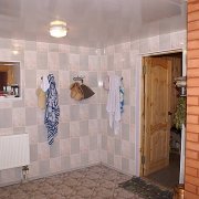 Décoration intérieure du bain avec différents matériaux