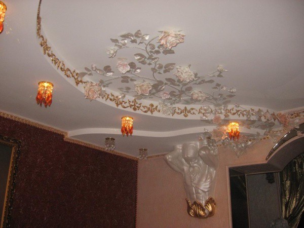 Décor de plafond en stuc