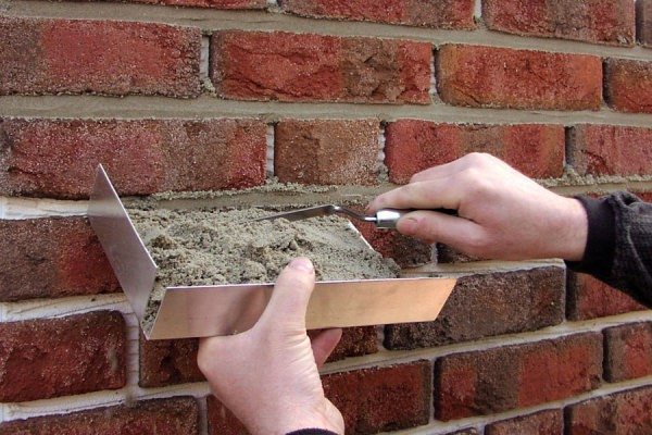 Échantillon de mortier de joints avec des coutures incurvées