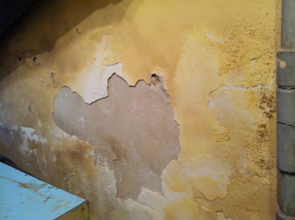 Flaking plaster