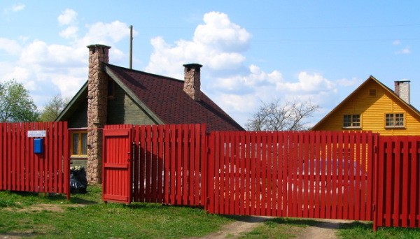 Mieux vaut peindre une clôture en bois