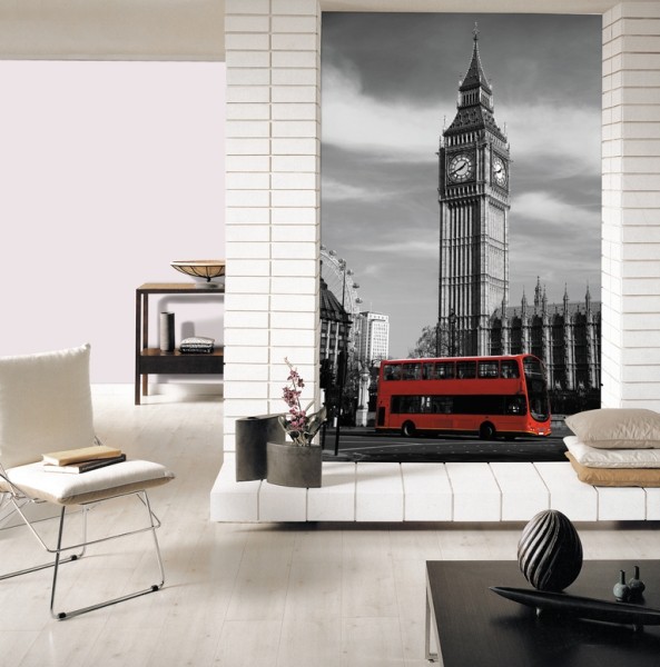 Panneau noir et blanc avec big ben et bus