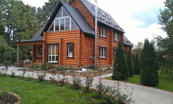 Le bon choix de couleurs de peinture pour une maison en bois