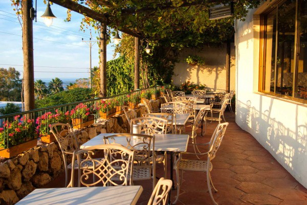 Terrasse d'un café parisien