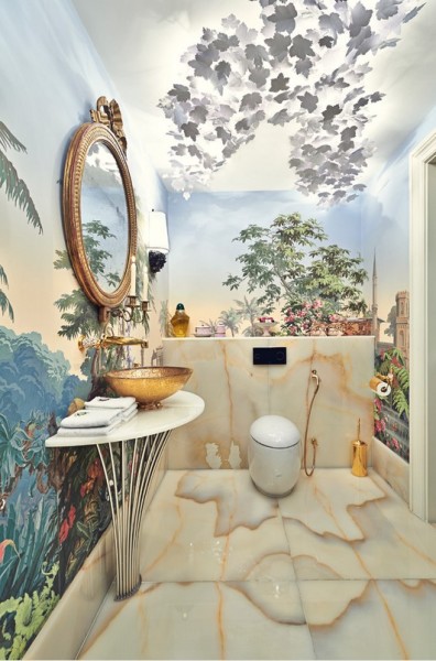 Intérieur de toilette inhabituel avec papier peint photo