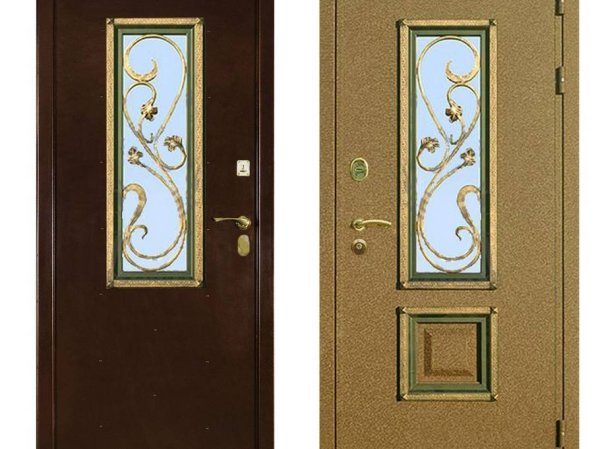 Portes métalliques avec petites fenêtres décoratives