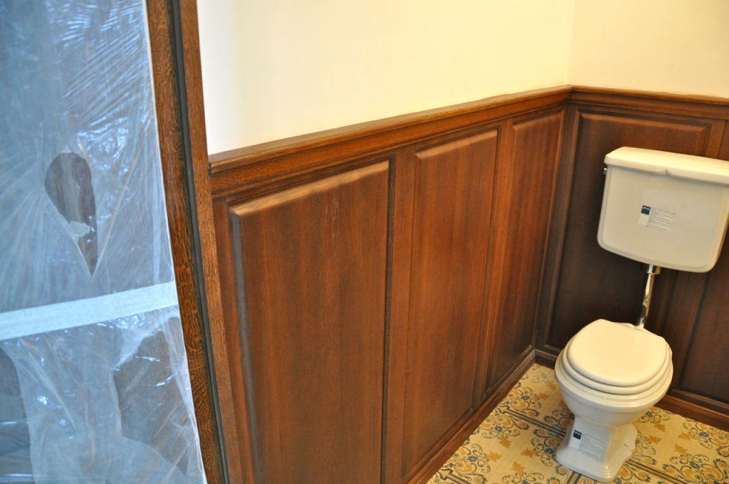 Salle de bain avec carreaux MDF