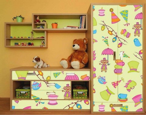 Décorer avec un film de mobilier dans une chambre d'enfant