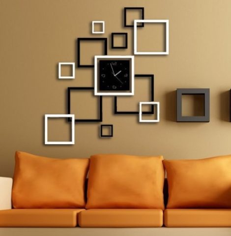 Composition décorative avec une horloge